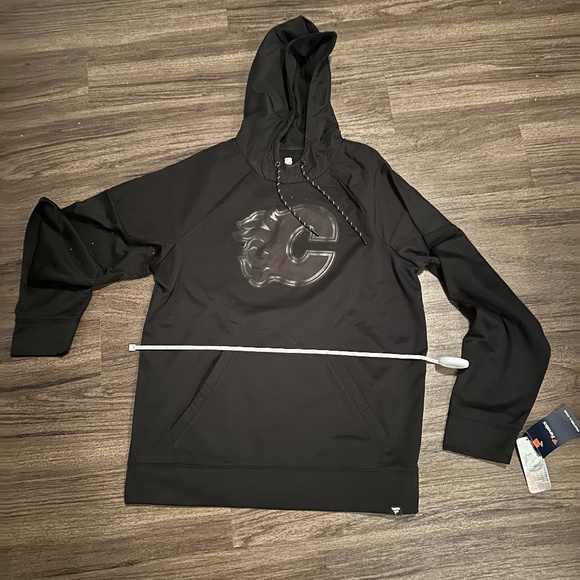 NWT Sold Out Men's Calgary Flames Fanatics Black Ice Defender Raglan Pullover Ho - Picture 1 of 4